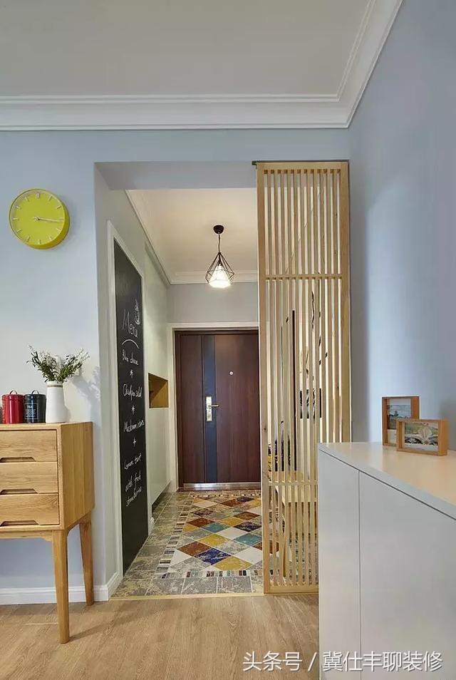 入户门正对餐厅和客厅怎么办,入户开门正对餐厅客厅阳台