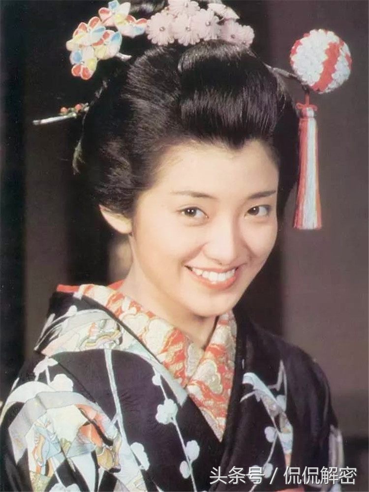 女神山口百惠年轻时颜值合集,山口百惠真实长相