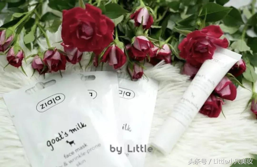 男生在女生的耳朵说悄悄话,男生跟女生耳语悄悄话