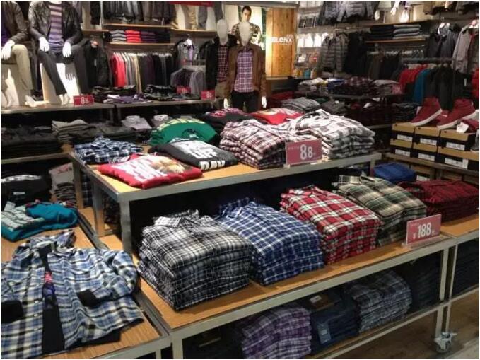 时下年轻人喜爱的潮牌有哪些,年轻人现在穿的潮牌有哪些