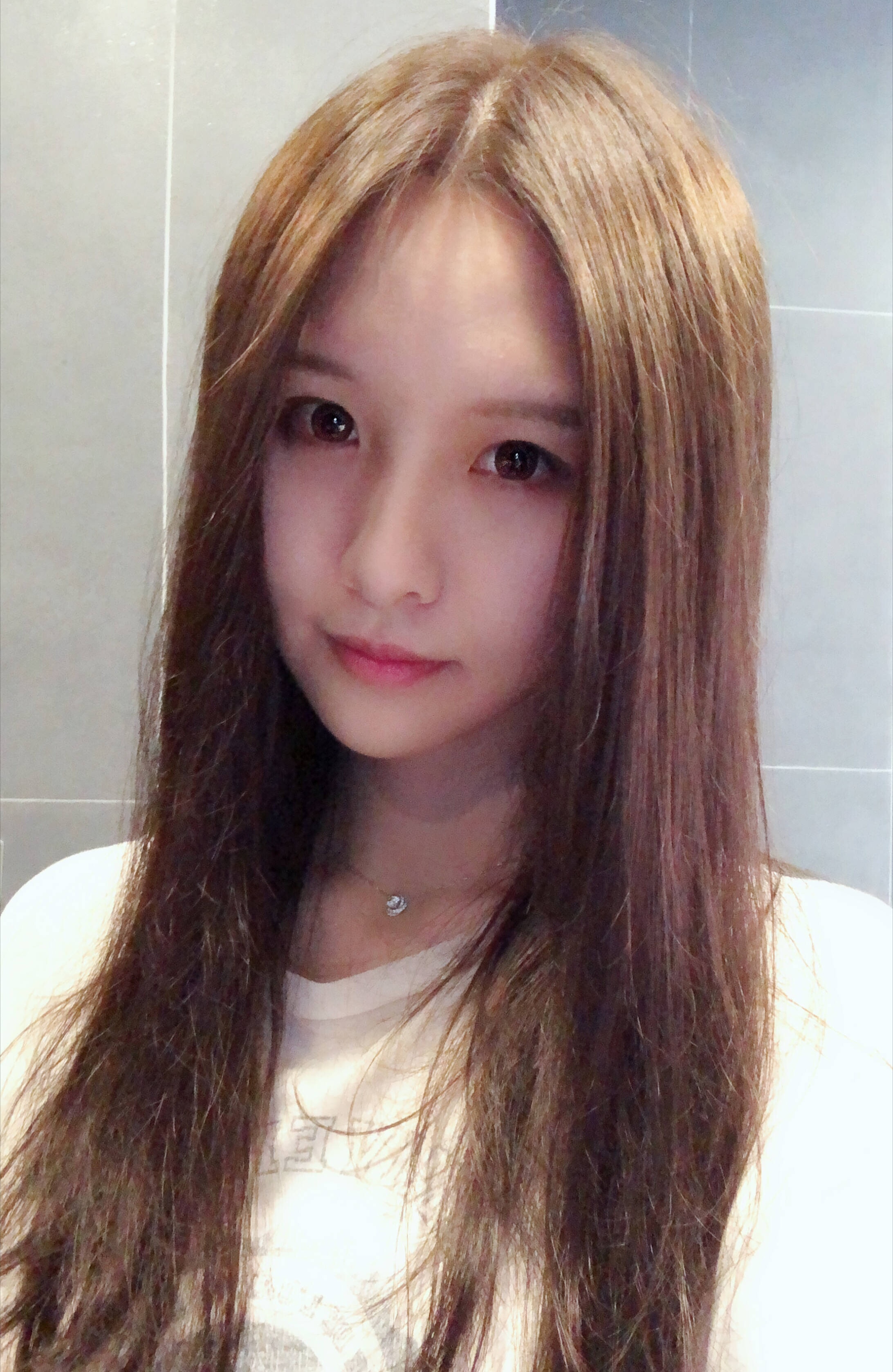 斗鱼一姐阿冷晒出新染发色网友：我又恋爱了一次