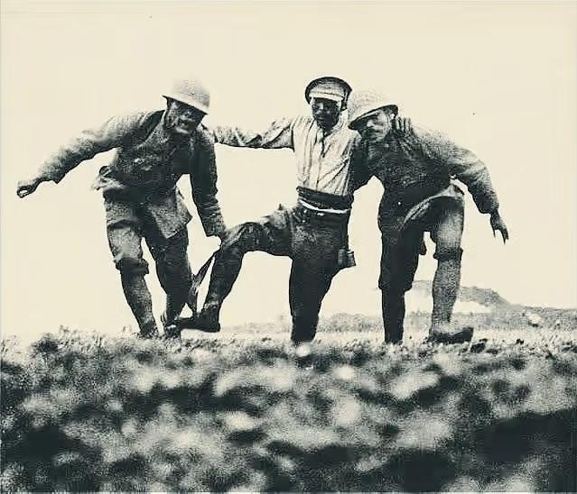 日军少佐对待俘虏的刑具,日军对待俘虏的残暴酷刑