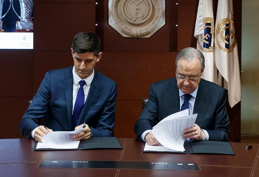 皇马迎来“双重叛徒”，亲吻队徽打脸忠诚言论，蓝军马竞全得罪了