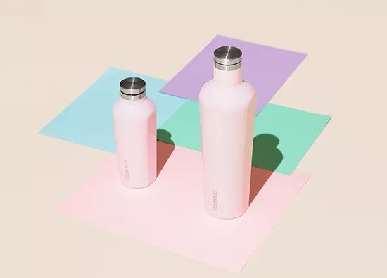 能装各种冷饮的保温杯，还是金球奖伴手礼