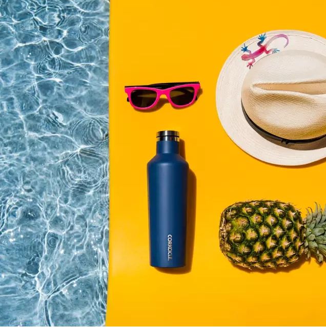 能装各种冷饮的保温杯，还是金球奖伴手礼