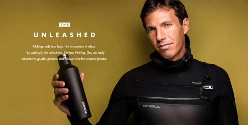 能装各种冷饮的保温杯，还是金球奖伴手礼