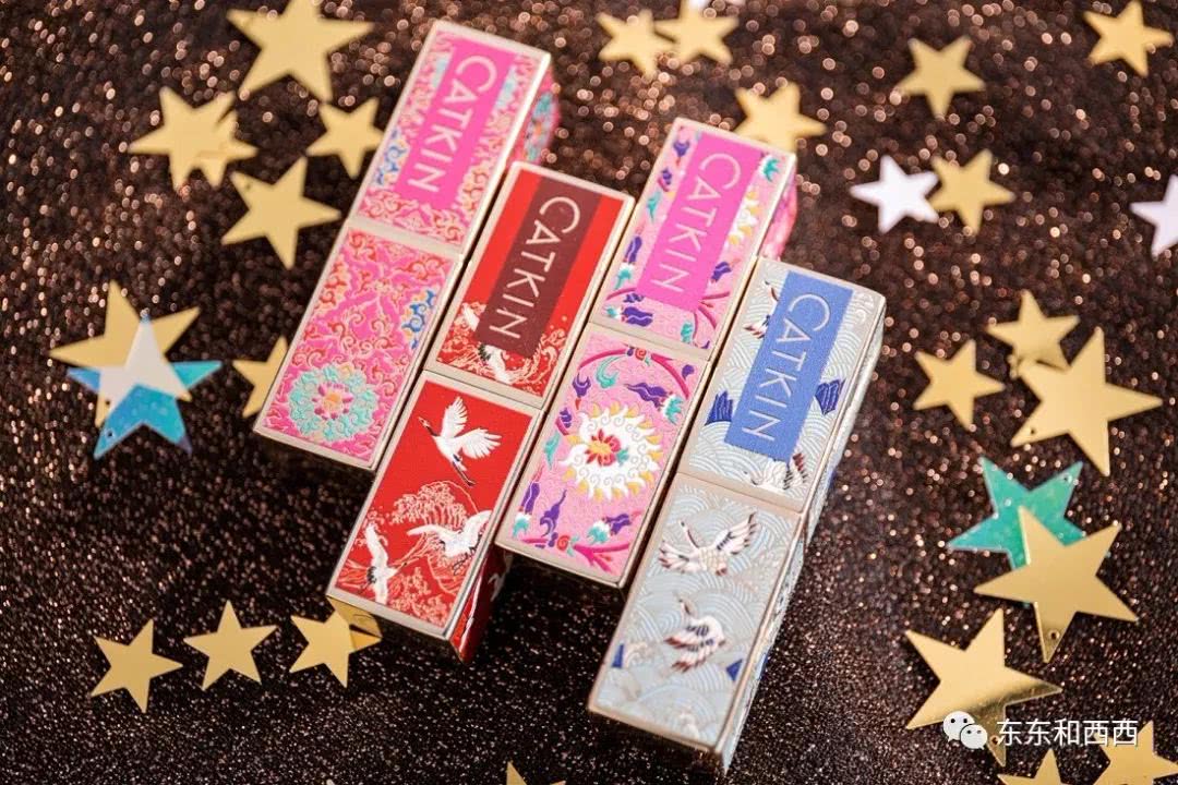 张天爱戚薇起床视频,张天爱素颜很漂亮