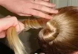 舞蹈发量少盘头教程,表演盘头的简单方法