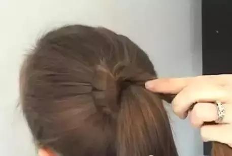 舞蹈发量少盘头教程,表演盘头的简单方法