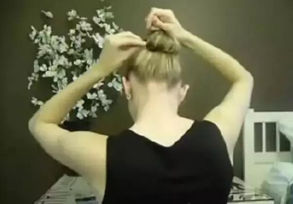 舞蹈发量少盘头教程,表演盘头的简单方法