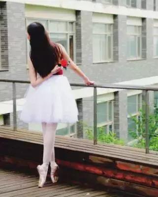 了解芭蕾足尖鞋,芭蕾舞者穿足尖鞋