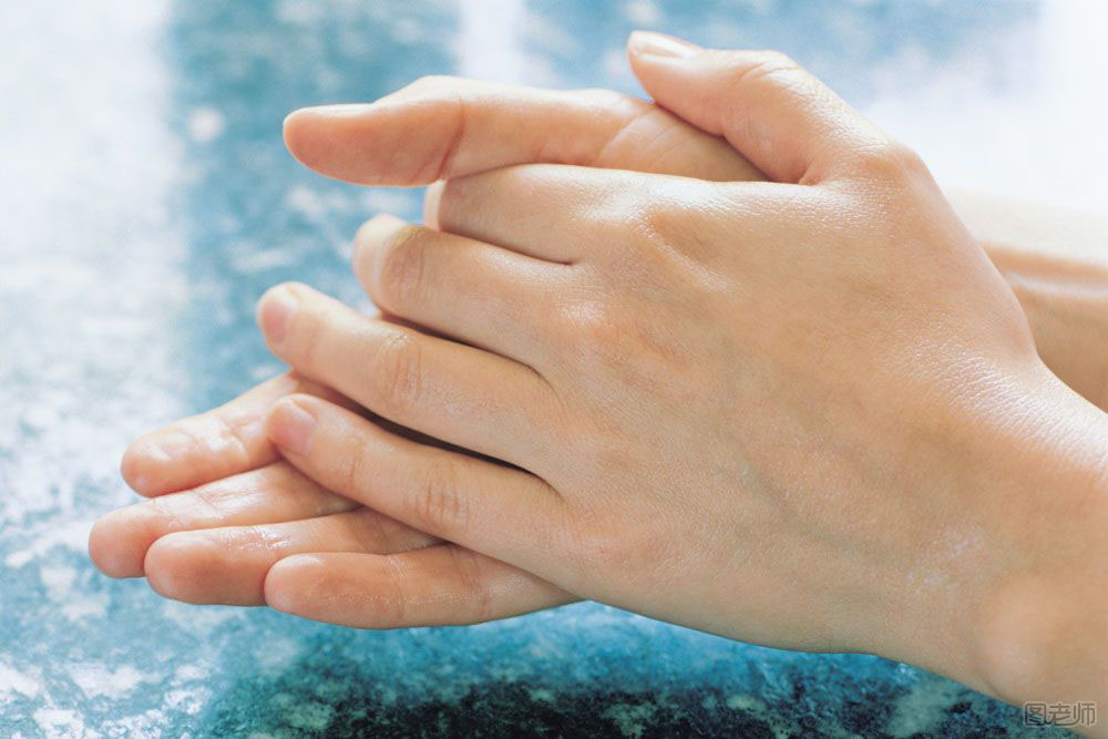 手脚长小水泡奇痒难忍？教你简单几招，小水泡一去不复返，超实用