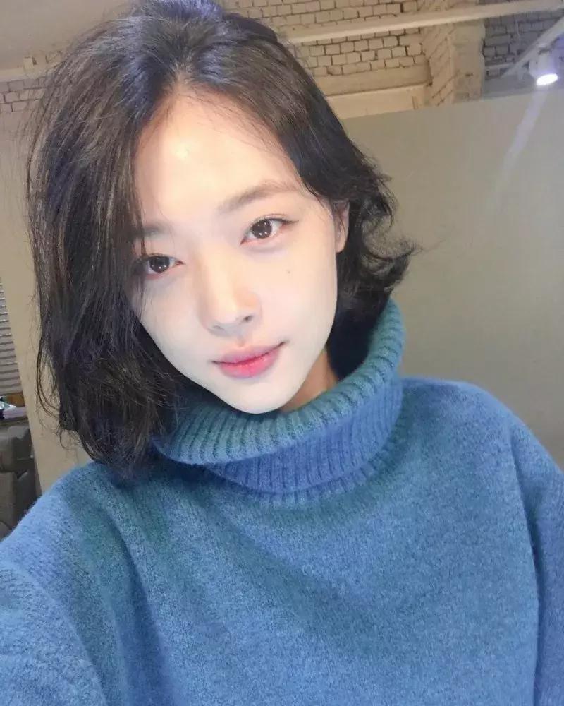 头发这样扎起来真好看,减龄发量少怎么扎头发