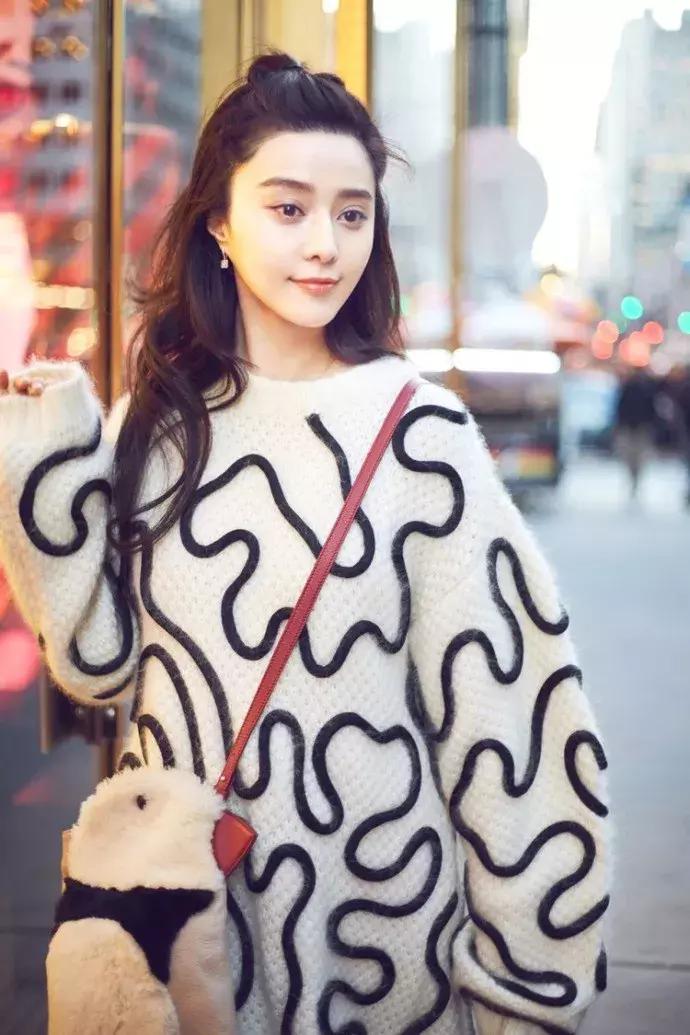 头发这样扎起来真好看,减龄发量少怎么扎头发