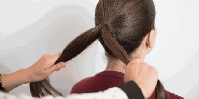 头发这样扎起来真好看,减龄发量少怎么扎头发