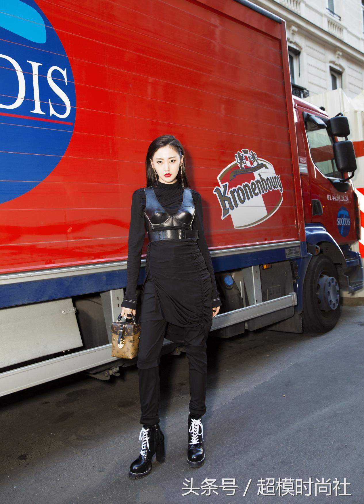 谁说靴子是冬天的专利,会穿美四季!张天爱教你玩转夏日穿靴