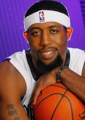 科比手臂纹身高清图,科比手臂的纹身图片