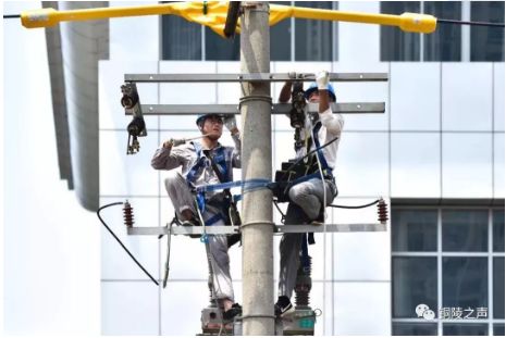 被虾刺了的老头,大叔被虾刺到