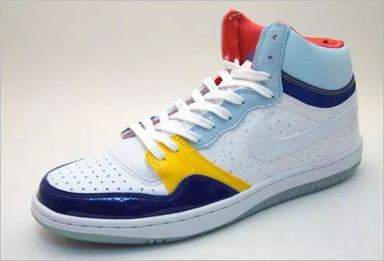 踩aj鞋情侣,脚蹬aj女