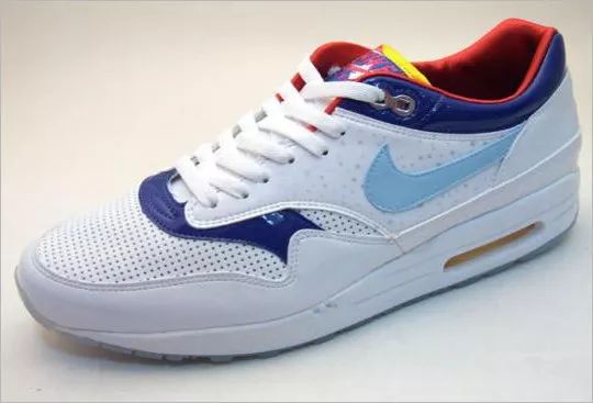 踩aj鞋情侣,脚蹬aj女