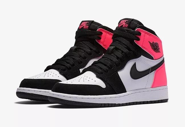 踩aj鞋情侣,脚蹬aj女