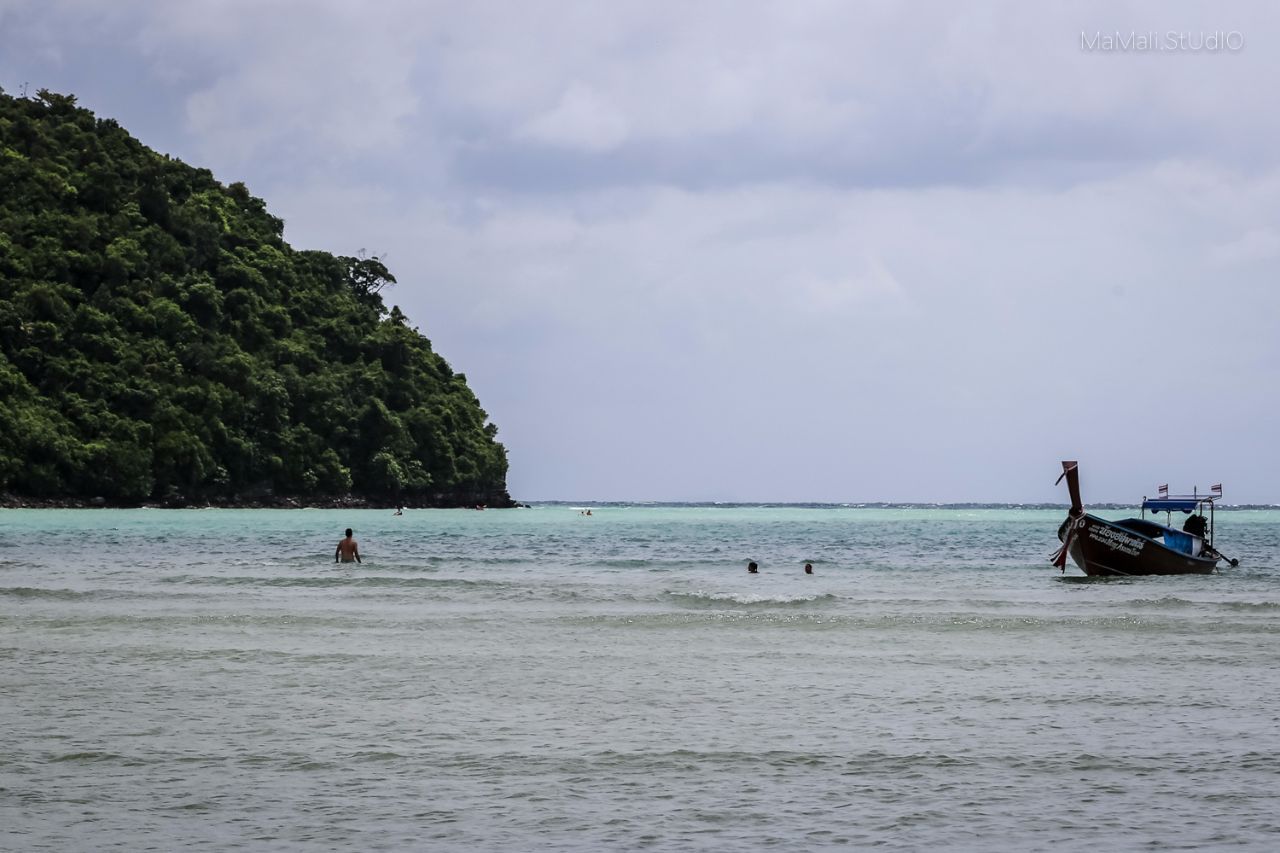 无边泳池水中漫步,无边泳池水里漫步