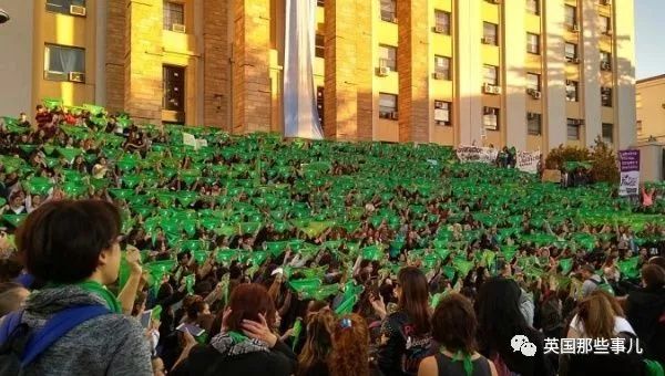 她们拼死抗争合法堕胎权利，却还是只能离胜利一步之遥……