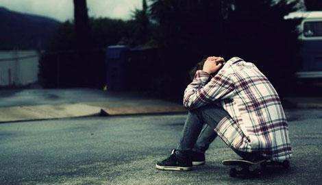 分手后怎么让男人后悔让他挽回你,分手后很后悔该不该挽回