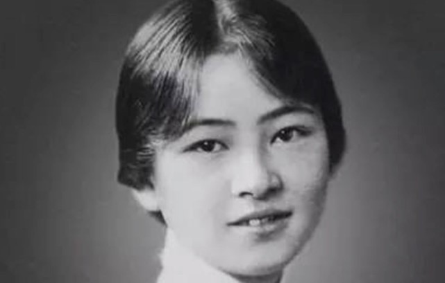 她是民国“第一女神”，与三个男人纠缠不清，网友：就是个绿茶