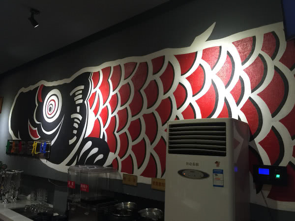 去了家川菜馆,除了各种炒菜外,特色的鲜青椒味湄公烤鱼最赞!