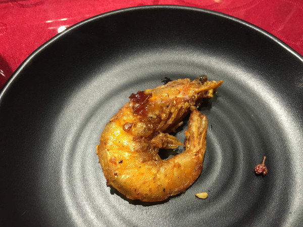 去了家川菜馆,除了各种炒菜外,特色的鲜青椒味湄公烤鱼最赞!