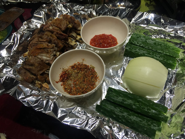 去了家川菜馆,除了各种炒菜外,特色的鲜青椒味湄公烤鱼最赞!