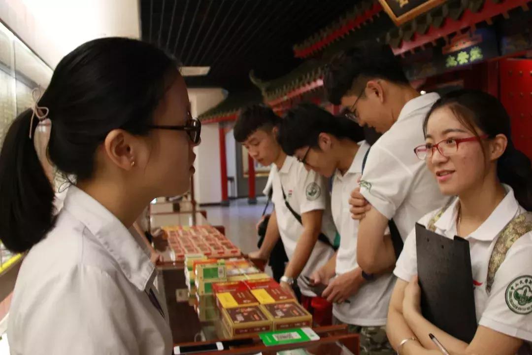 「灯塔工程·三下乡」｜一只皮膏打天下，深挖中医药文化精髓