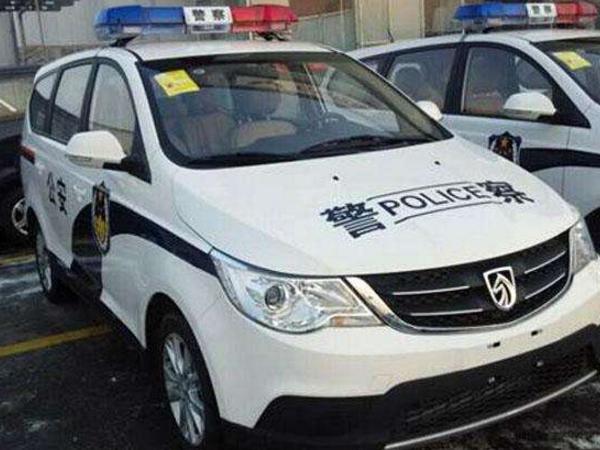 当国产车披上警车制服，网友：奥拓很可爱，吉利很帅气！