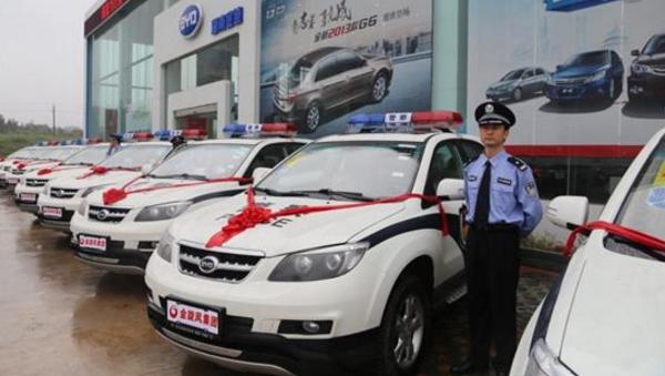 当国产车披上警车制服，网友：奥拓很可爱，吉利很帅气！