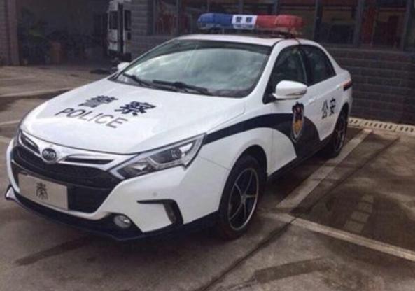 当国产车披上警车制服，网友：奥拓很可爱，吉利很帅气！