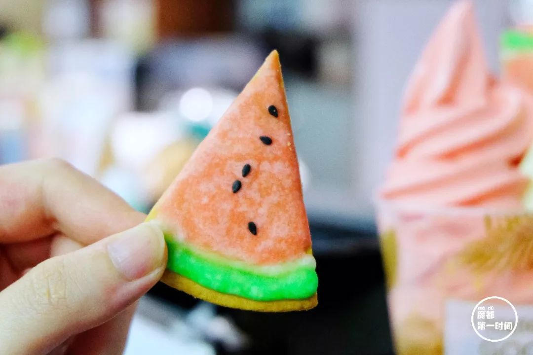 魔都“西瓜冰三明治”鼻祖来长宁开新店啦！粉金主题，颜值担当！