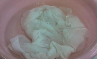 洗衣机把衣服洗黄,用洗衣机洗衣服变臭