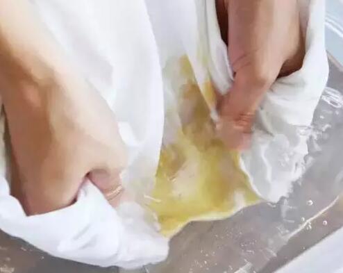 洗衣机把衣服洗黄,用洗衣机洗衣服变臭