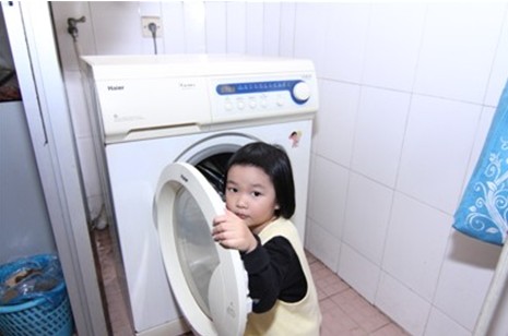 洗衣机把衣服洗黄,用洗衣机洗衣服变臭