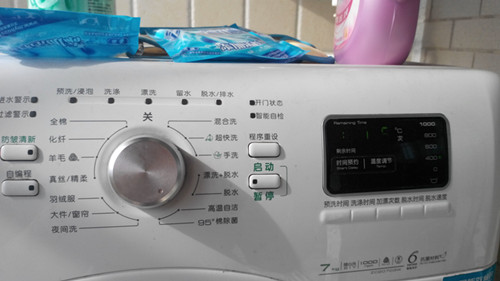 洗衣机把衣服洗黄,用洗衣机洗衣服变臭