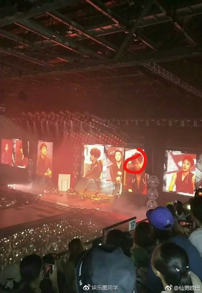 exo爱丽六周年演唱会,为什么exo演唱会爱丽棒会自动变色