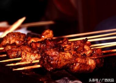 烧烤怎样燃炭最好,户外烧烤炭怎么点燃