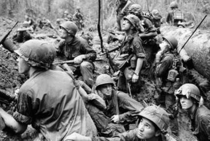 越南战争时美军暴行,越战中美国士兵如何对待越南女兵