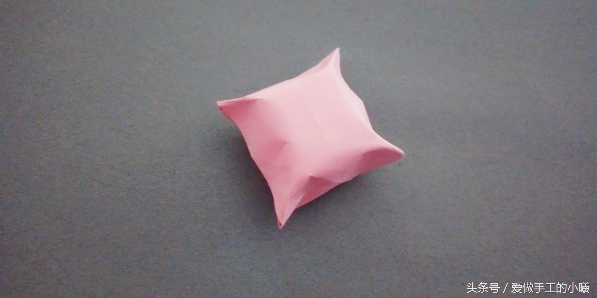 小儿安睡抱枕折法,被子怎么折成抱枕