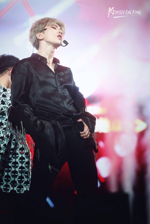 易烊千玺被王俊凯吐槽,易烊千玺和蔡徐坤同框