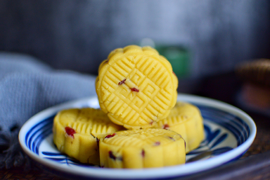 教你绿豆糕正宗的做法,软嫩香甜,还能解暑,做法简单,一看就会