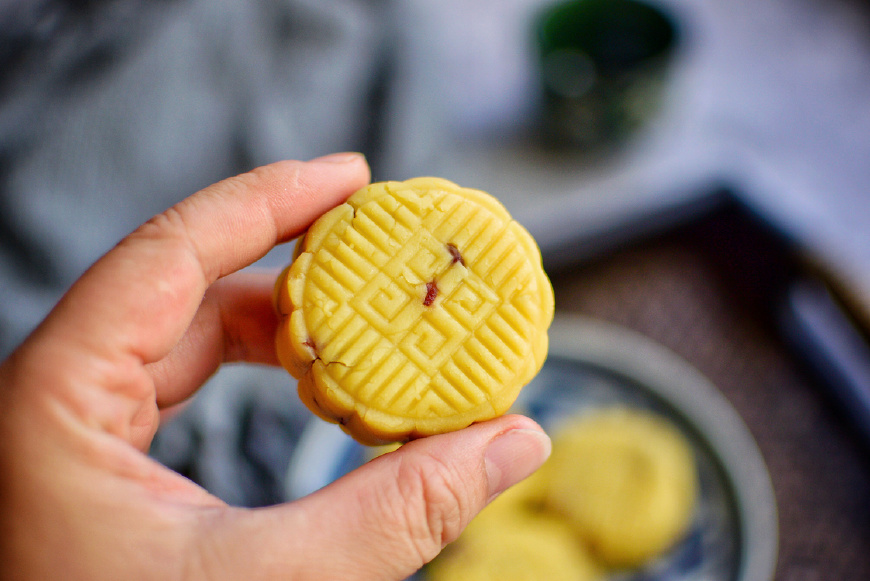 教你绿豆糕正宗的做法,软嫩香甜,还能解暑,做法简单,一看就会