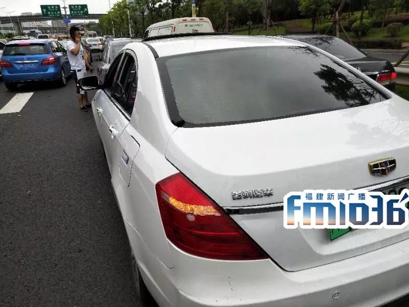 跑滴滴，福州福湾高架桥出事故，1万多元修车费没着落，问题出在哪儿？「1036三剑客」