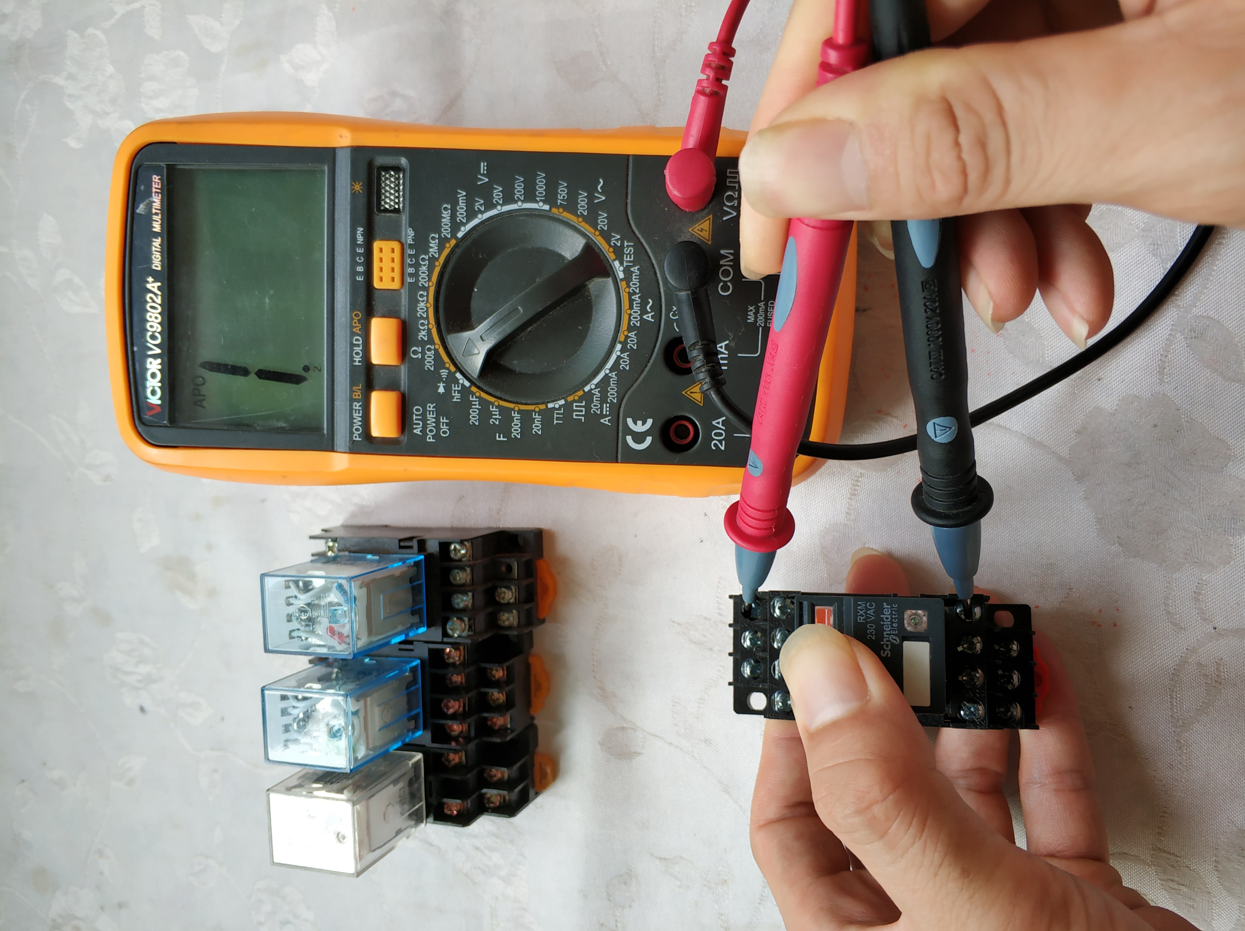 万用表怎么测量中间继电器,万用表怎么测中间继电器的好坏